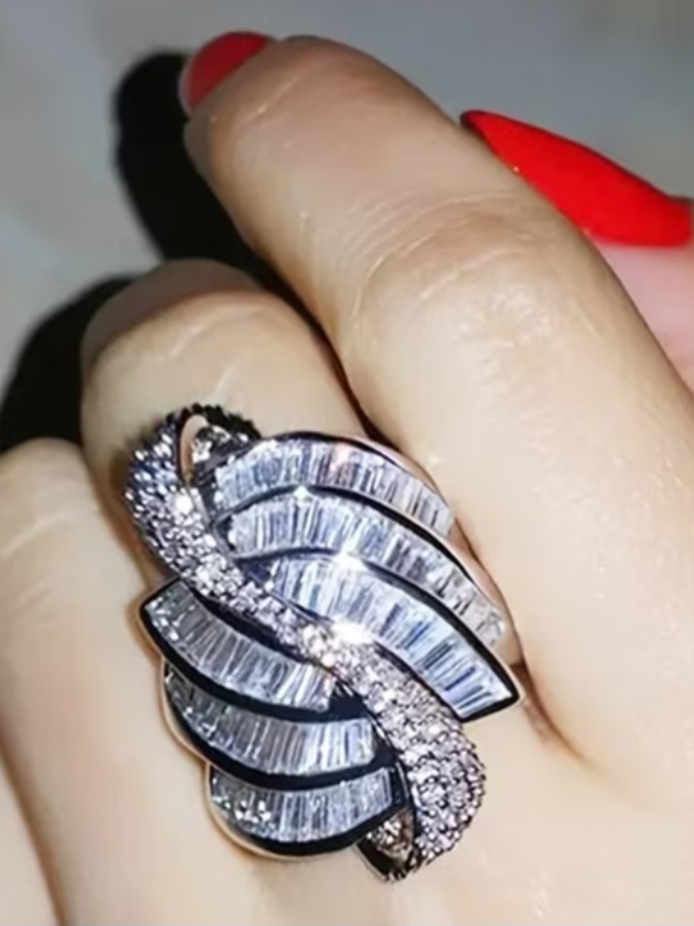 Elegant stainless steel ring with a geometric design. Features a sparkling cubic